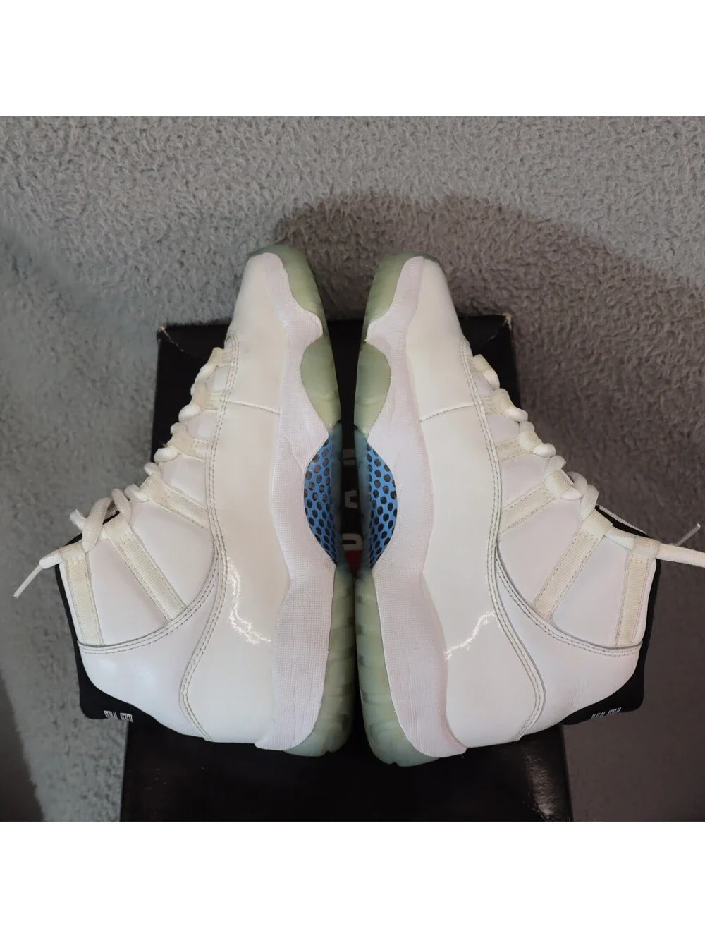Jordan 11 Retro Legend Blue Men sz 9 Sneaker CT8012-104
